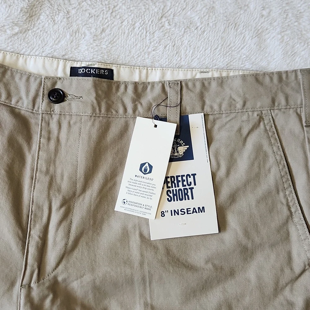 Men's New Dockers Shorts - Picture 2 of 3